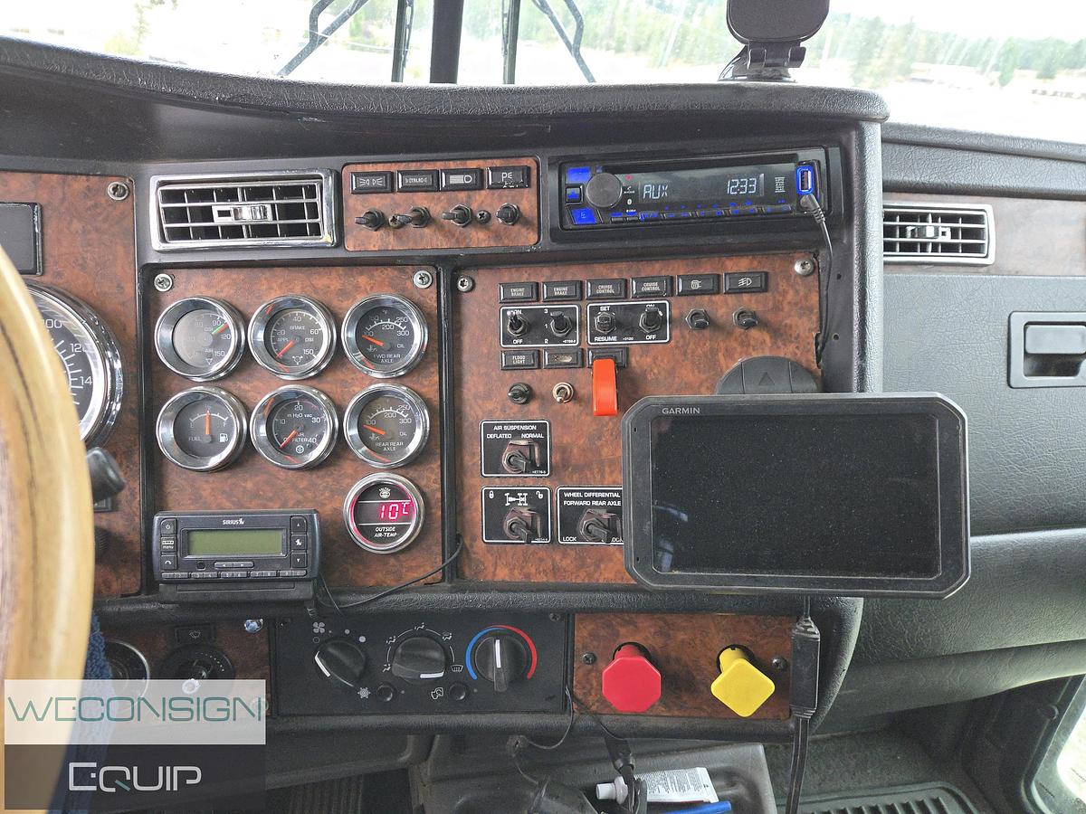 Used 2006 Kenworth W900B Sleeper Truck Tractor