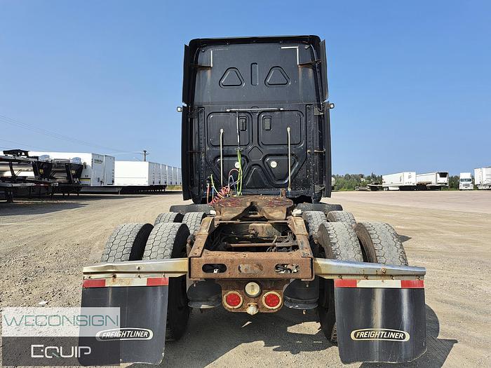 Used 2015 Freightliner Cascadia HWY Truck Tractor