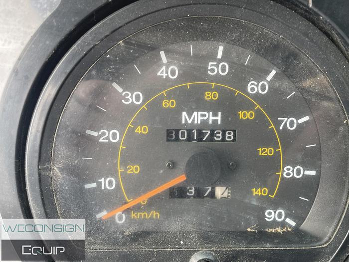 Used 2002 Nissan 2500 – Pavement Marking Vocational Truck