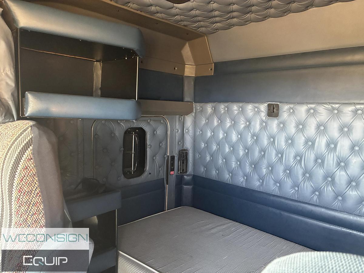 Used 2005 Kenworth T800 Sleeper Tractor