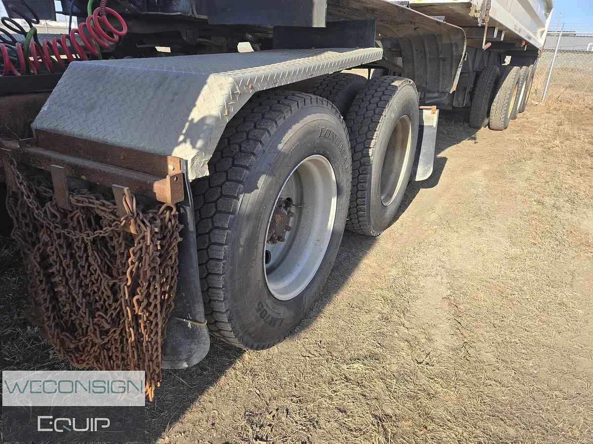 Used 2005 Peterbilt 378 Sleeper Wet Kit Truck