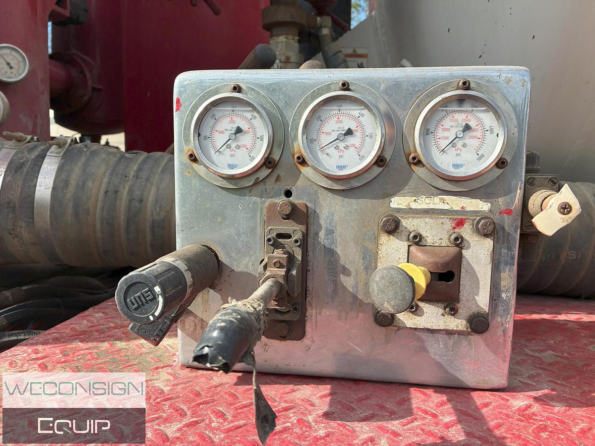 Used 2010 Kenworth T800 Tri Drive Combo Vac