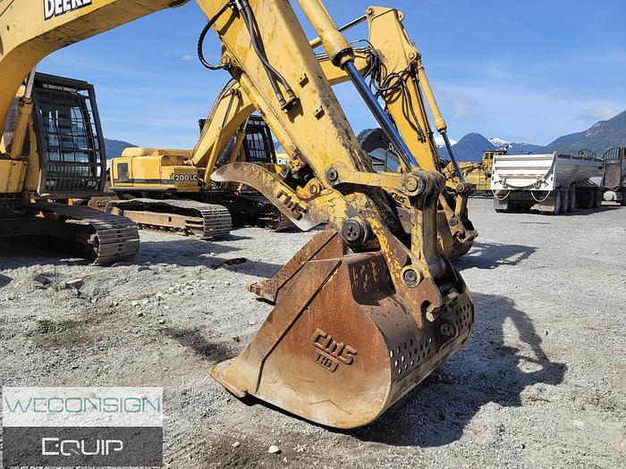 Used 2001 John Deere 200LC Excavator