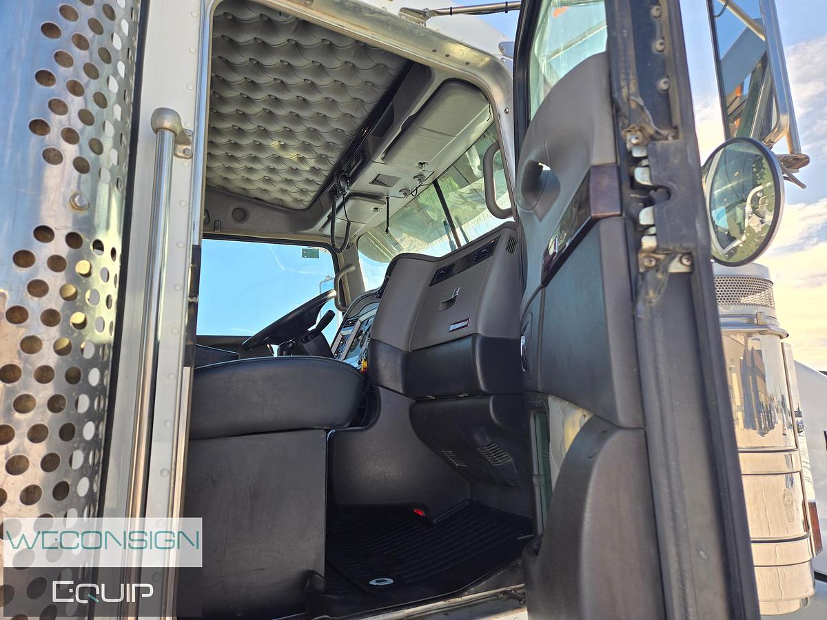 Used 2019 Kenworth T800 Winch Truck