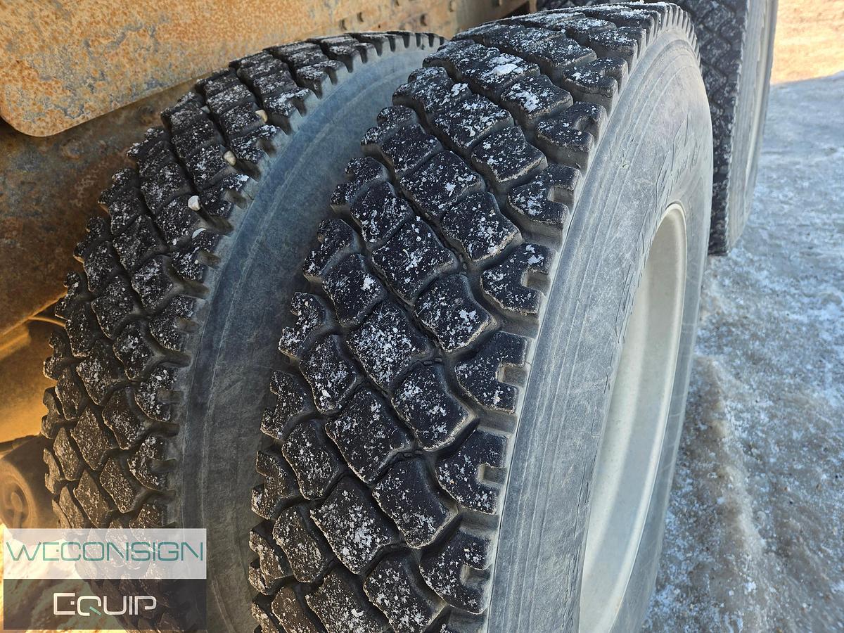 Used 2006 Kenworth C500B Bed Truck