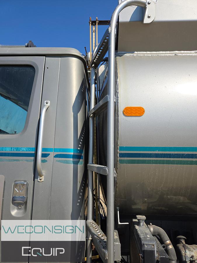 Used 1997 International 4,000 Gallon Water Truck