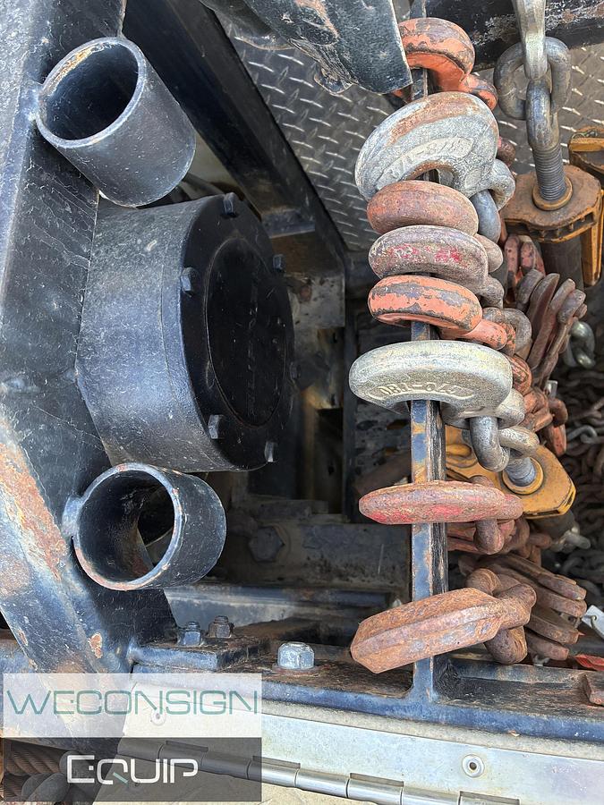 Used 2005 Kenworth T800B Sleeper Winch Truck