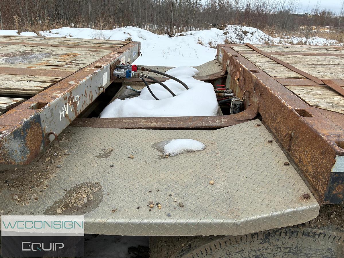 Used 2004 Doepker Super B Flat Deck 32x28