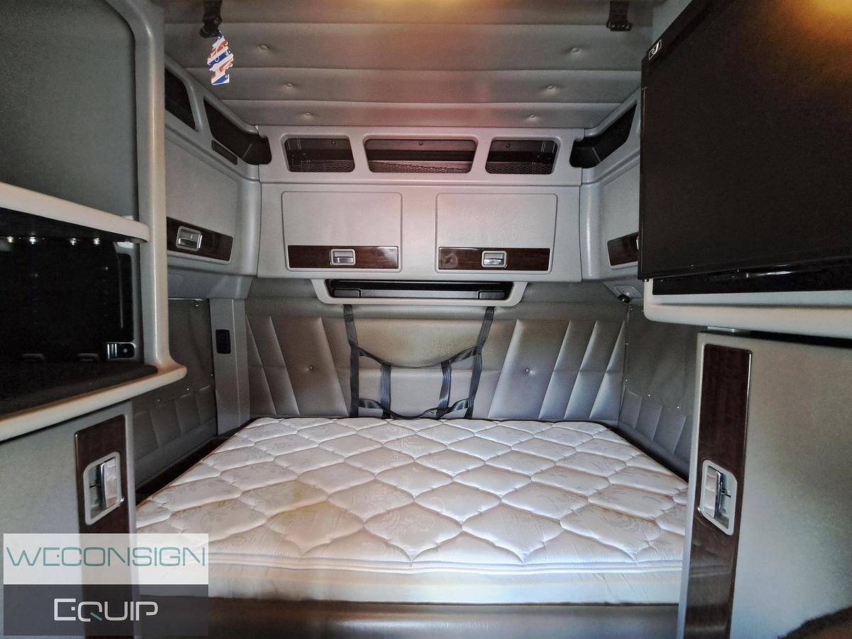 Used 2020 Peterbilt 389