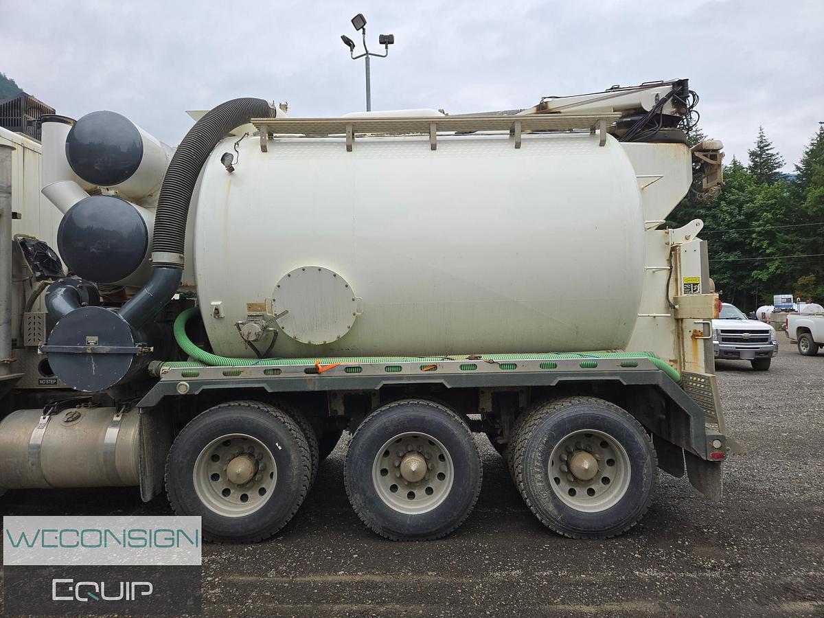 Used 2015 Peterbilt Tri-Axle Hydrovac