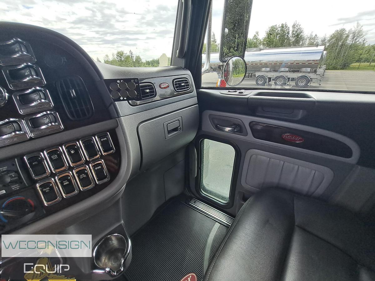 Used 2022 Peterbilt 389