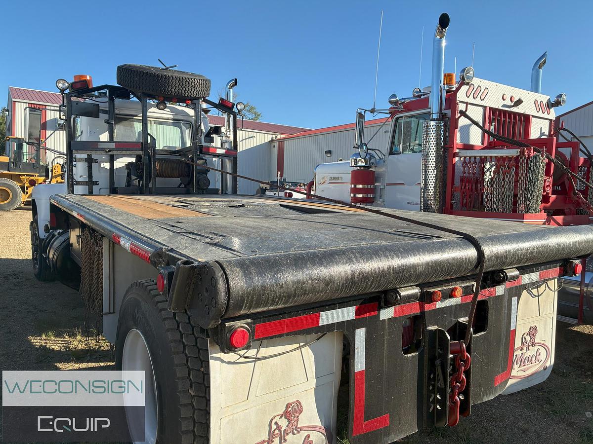 Used 1986 Mack Single Bed Truck