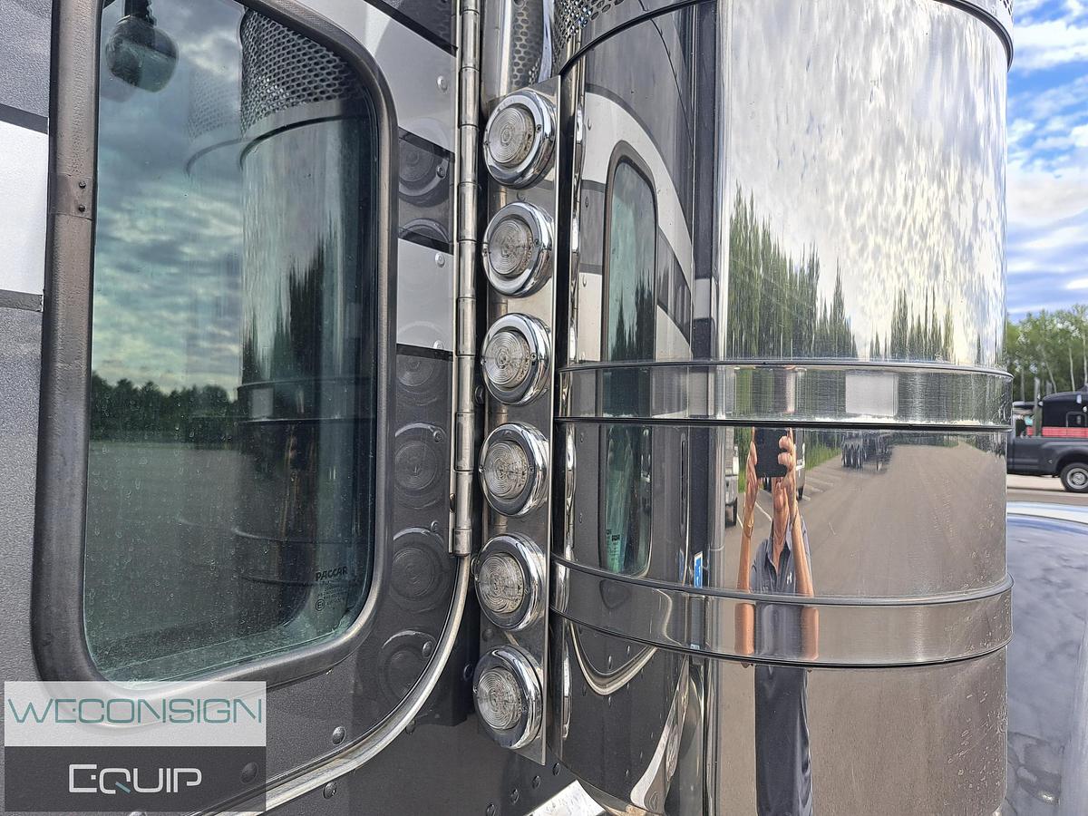 Used 2022 Peterbilt 389