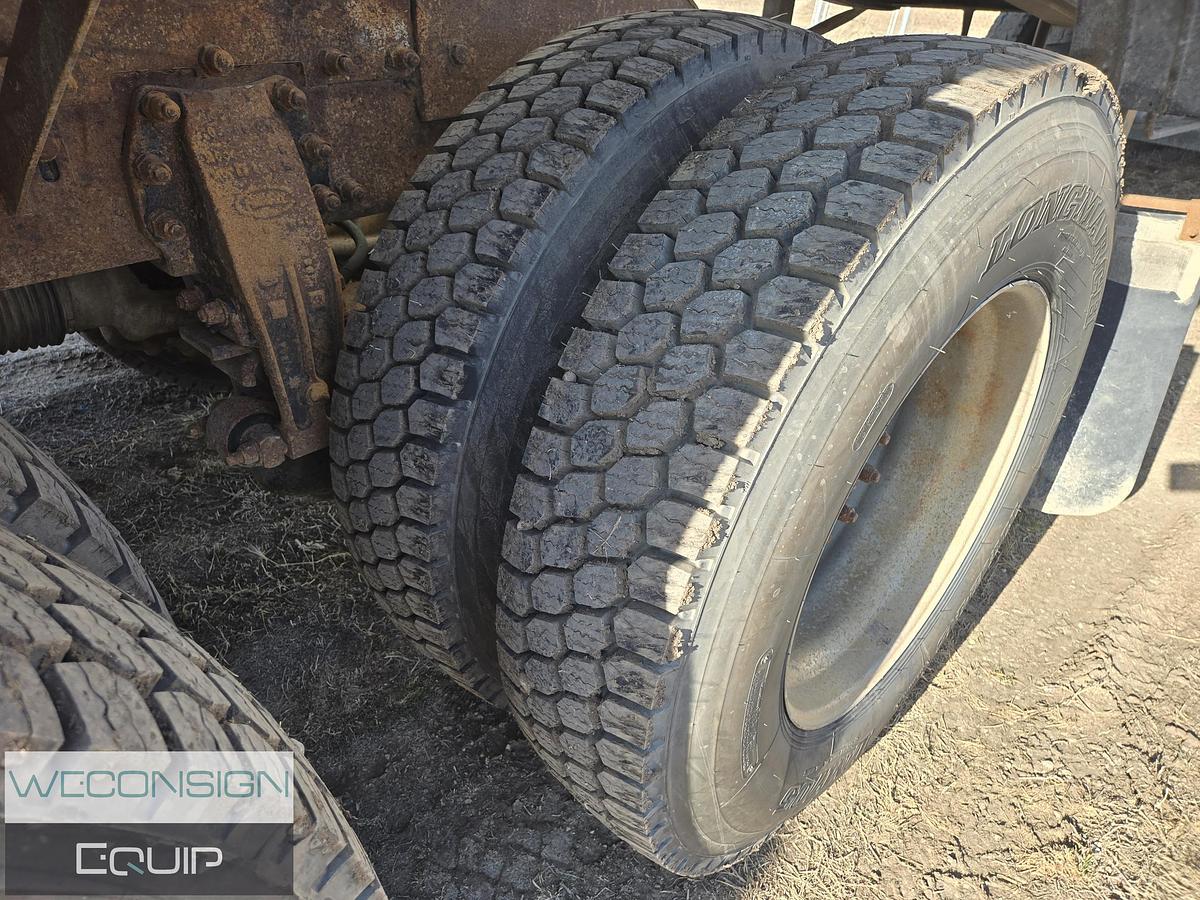Used 2005 Peterbilt Sleeper Wet Kit Truck