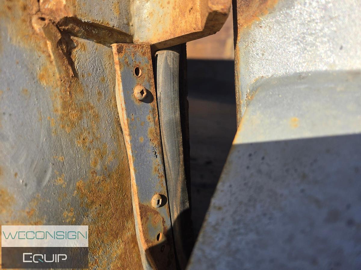 Used 2016 Arnes 30' End Dump