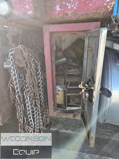 Used 2013 Peterbilt 367 Sleeper Winch Truck