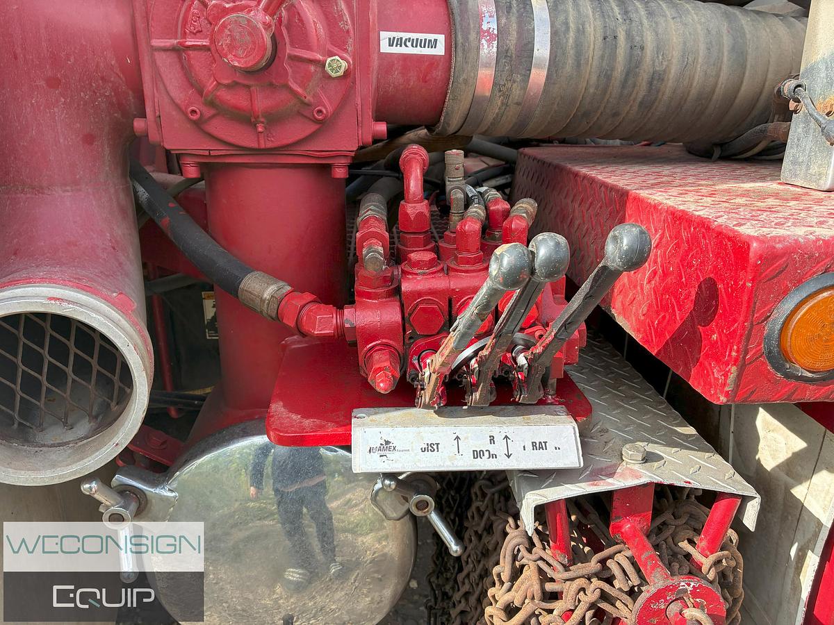 Used 2010 Kenworth T800 Tri Drive Combo Vac