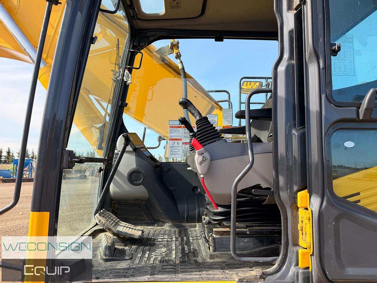 Used 2021 Komatsu PC210LC Excavator