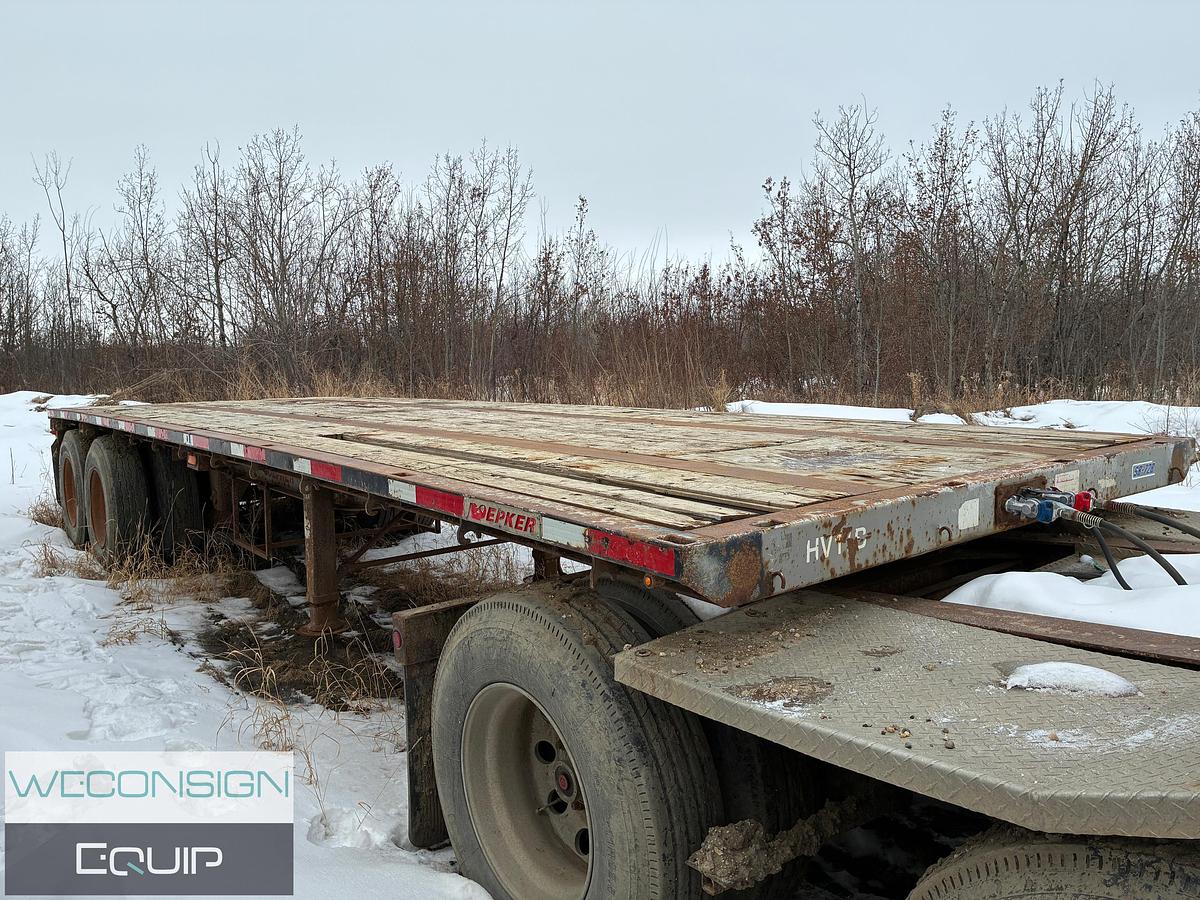 Used 2004 Doepker Super B Flat Deck 32x28