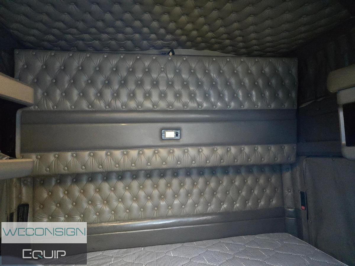 Used 2009 Kenworth W900L TA Sleeper Truck Tractor