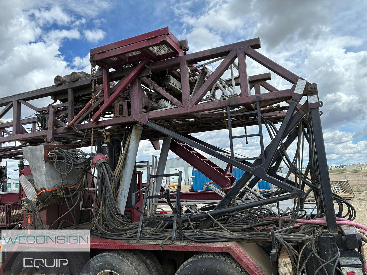 Used 2004 Freightliner FLD120 Snubbing Rig Truck