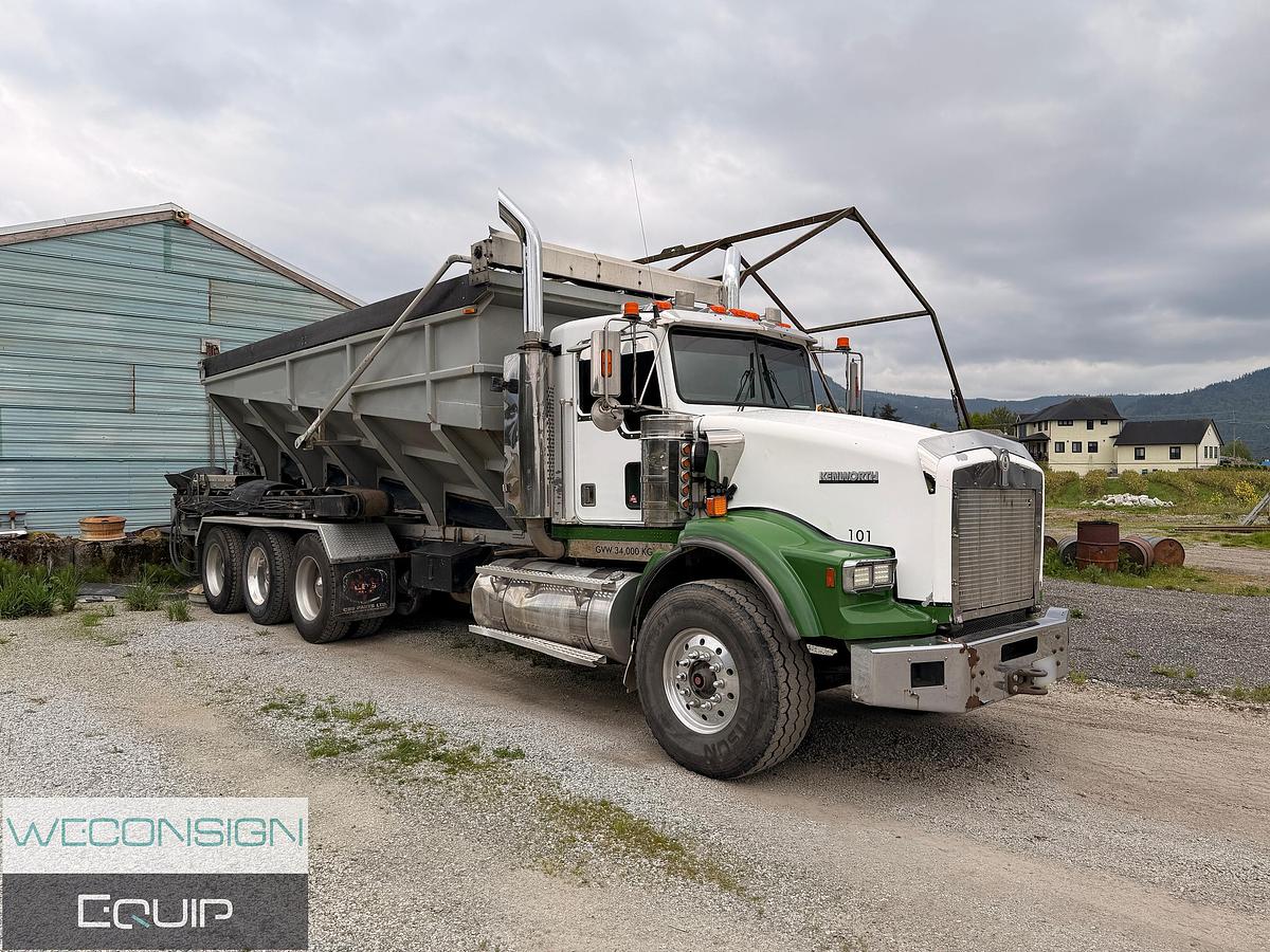 Used 2000 Kenworth T800 Stone and Spreader Truck