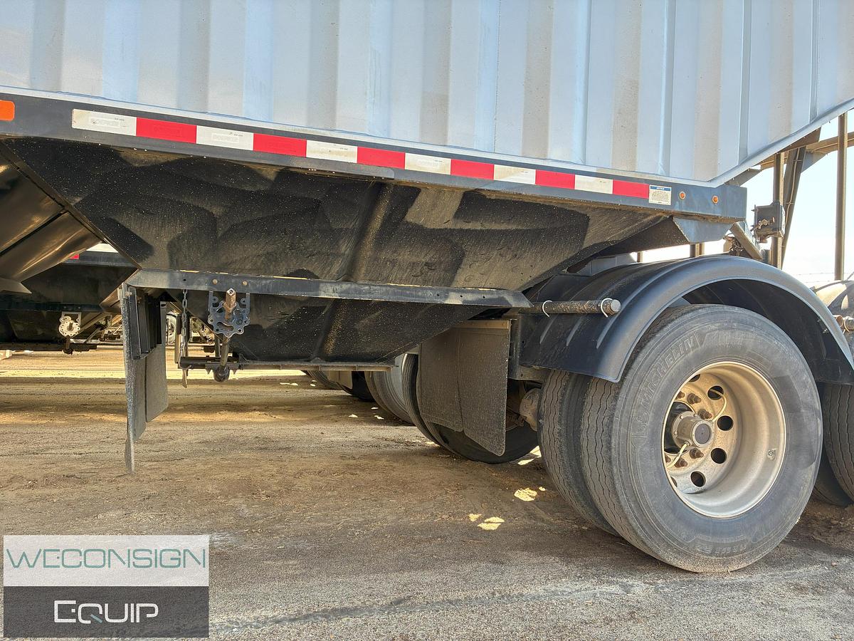 Used 2022 Doepker GRAVEL TRAILER SUPER B