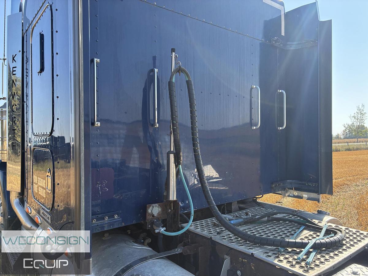 Used 2005 Kenworth T800 Sleeper Tractor