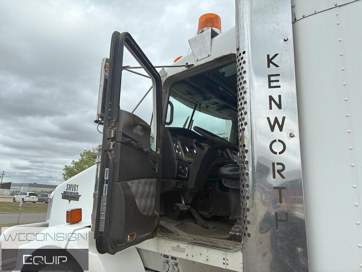 Used 2010 Kenworth SMV01