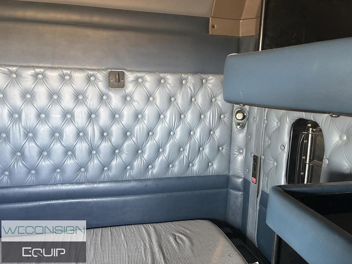 Used 2005 Kenworth T800 Sleeper Tractor