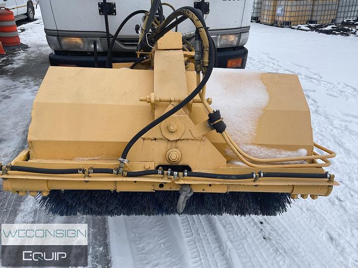 Used 2002 Nissan 2500 – Pavement Marking Vocational Truck