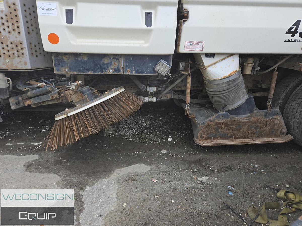 Used 2012 Isuzu NQR Single Axle Sweeper Truck