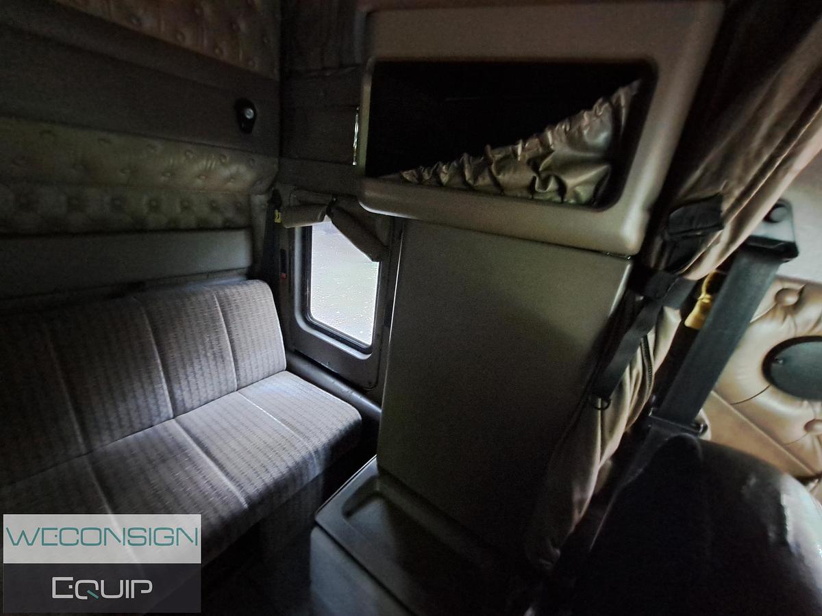 Used 2006 Kenworth W900L Sleeper Tractor