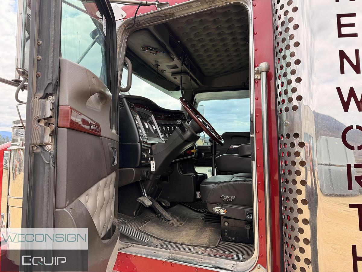 Used 2009 Kenworth T800 Winch Truck
