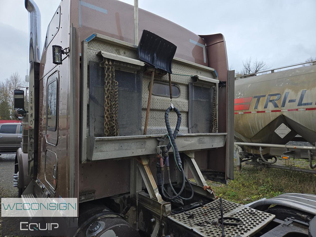 Used 2009 Kenworth W900L TA Sleeper Truck Tractor