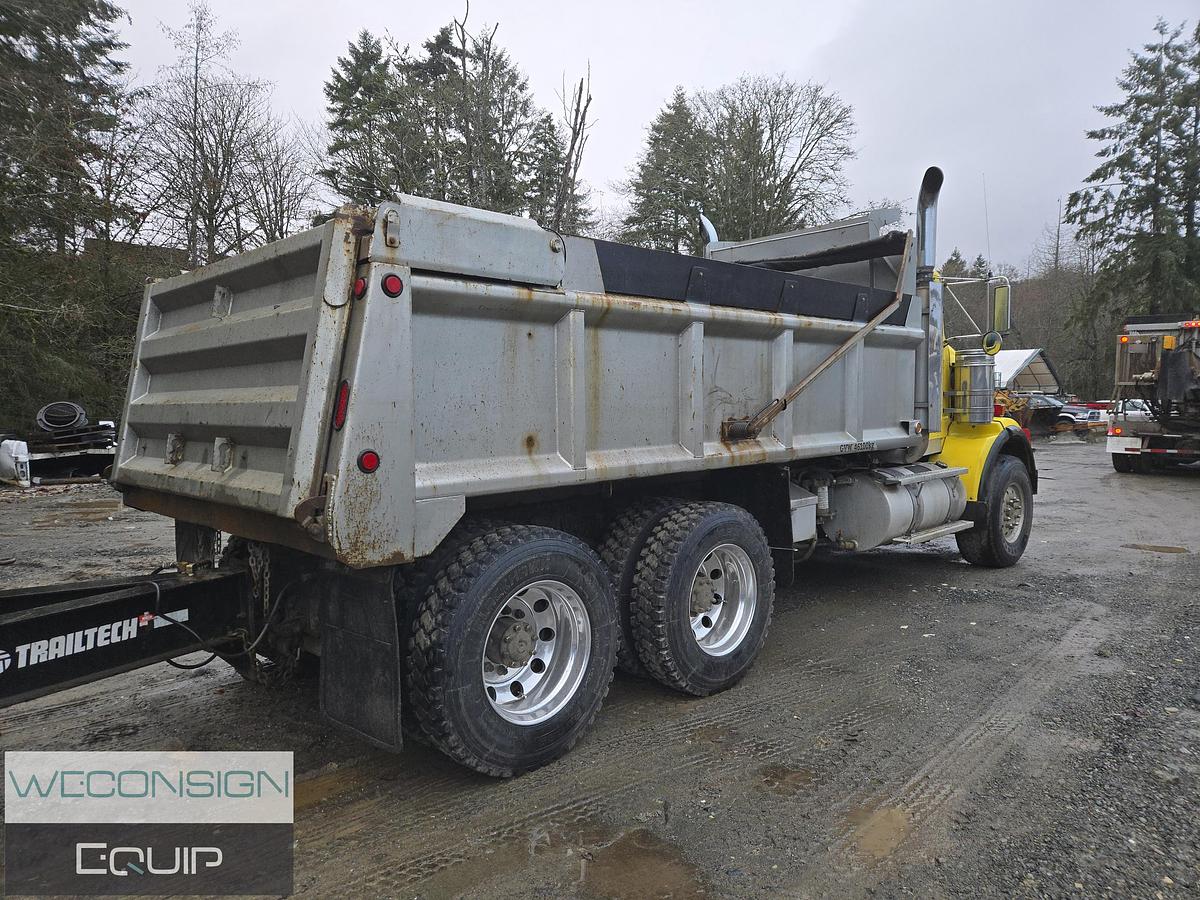 Used 2004 Kenworth T800B TA Dump Truck