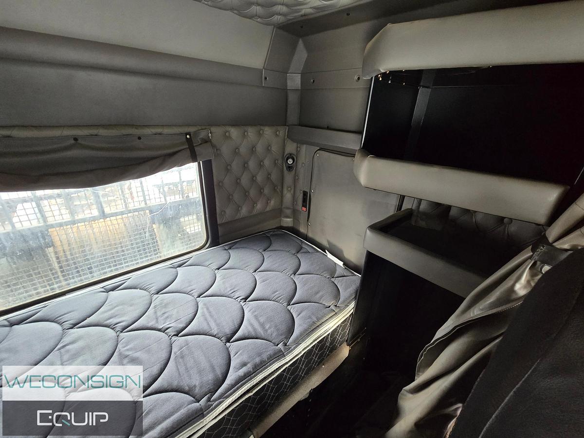 Used 2013 Kenworth T800 Winch Truck