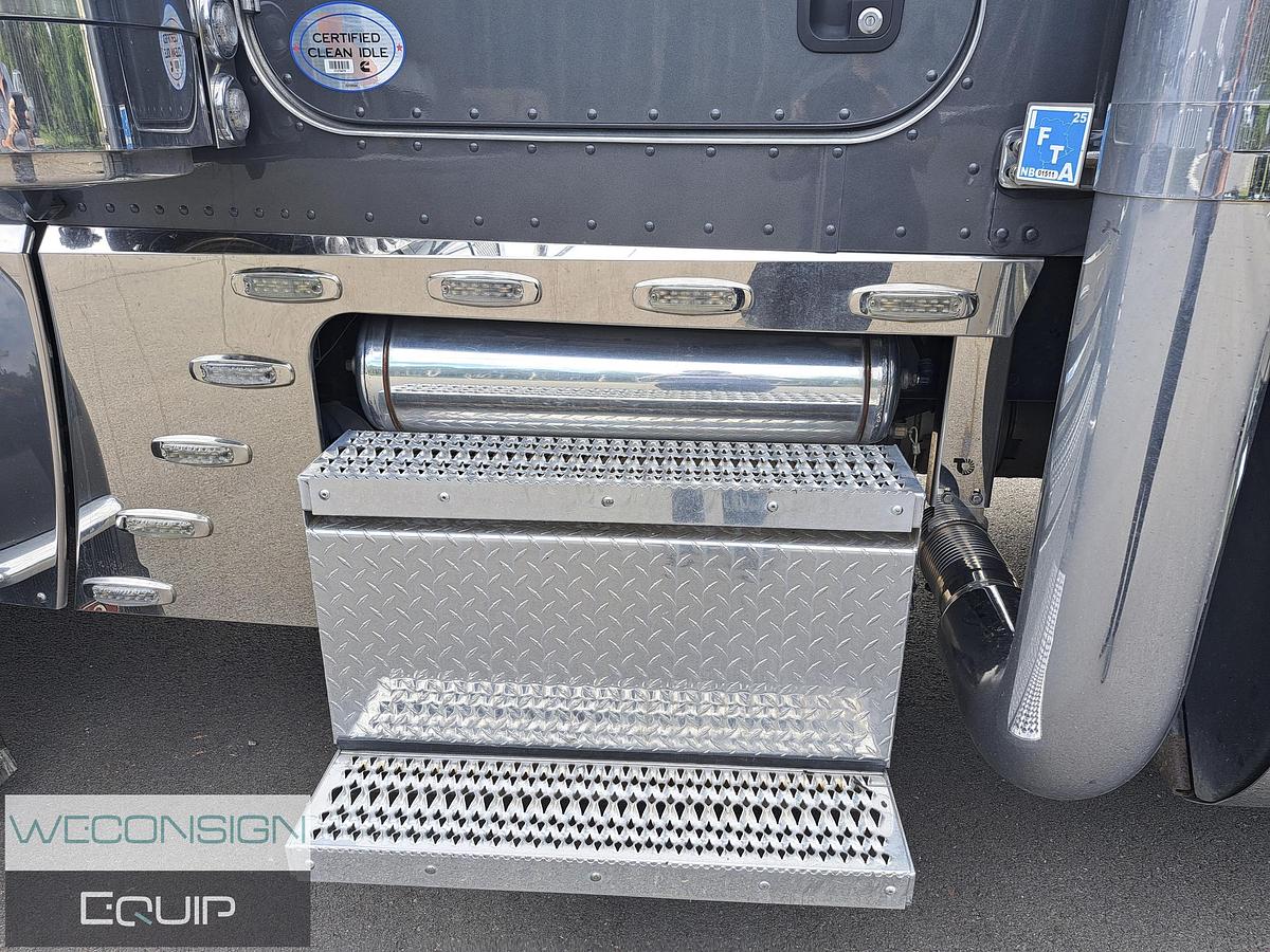 Used 2022 Peterbilt 389