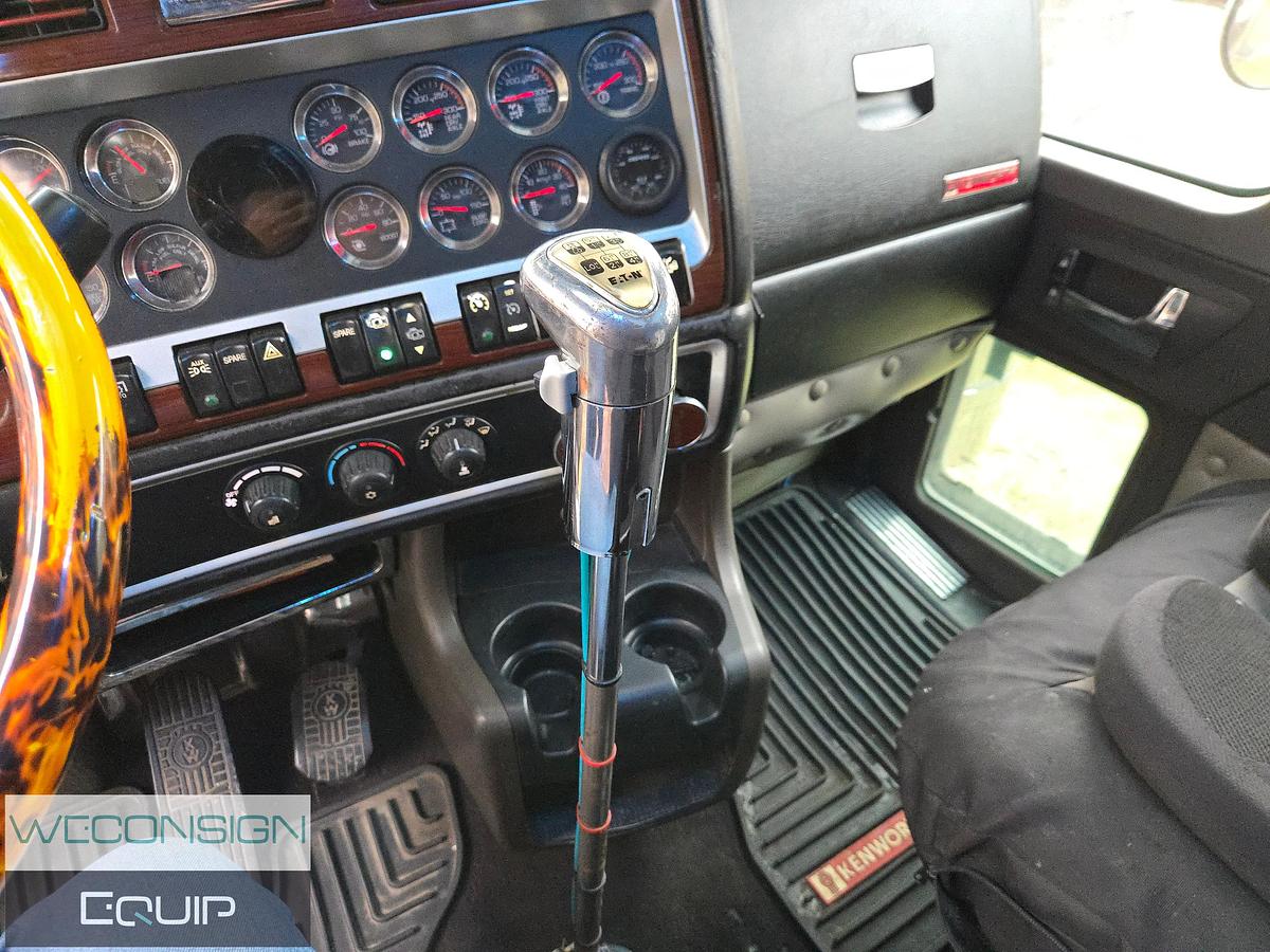 Used 2009 Kenworth W900L TA Sleeper Truck Tractor