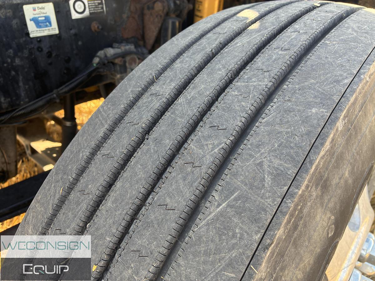 Used 2005 Kenworth T800 Sleeper Tractor