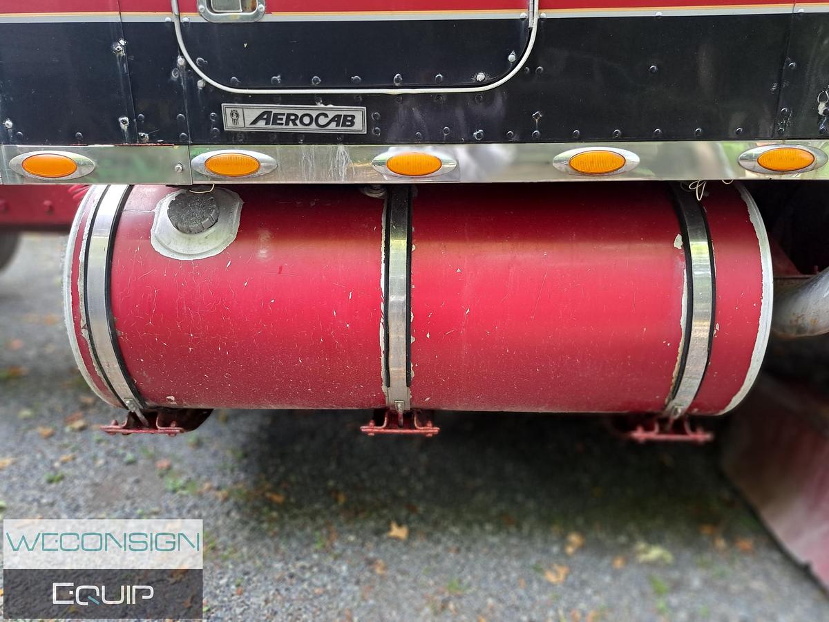 Used 2006 Kenworth W900L Sleeper Tractor