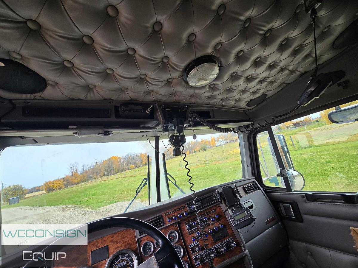 Used 2004 Kenworth T800 Winch Truck