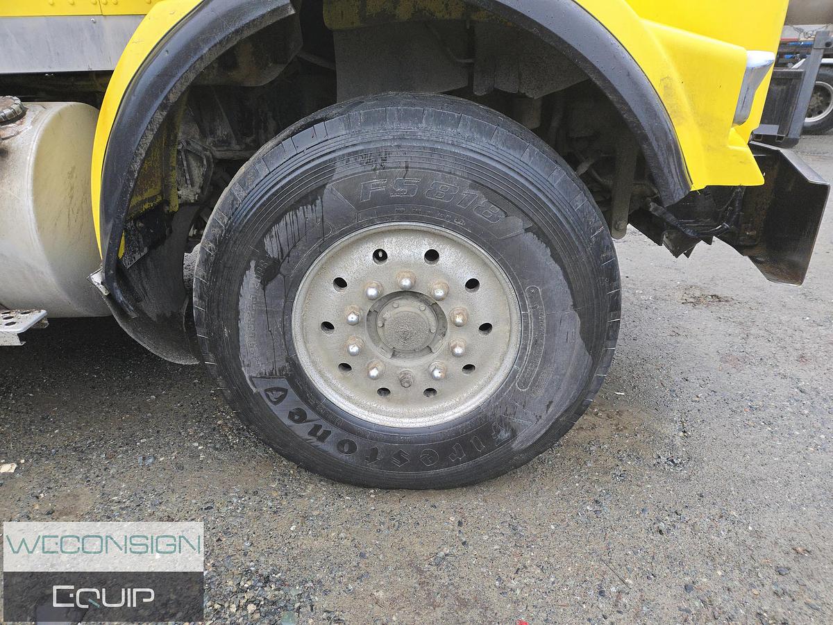 Used 2004 Kenworth T800B TA Dump Truck