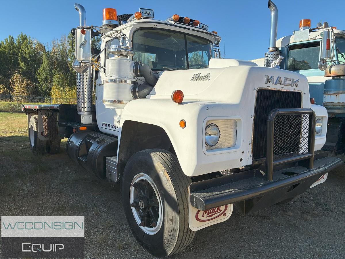 Used 1986 Mack Single Bed Truck