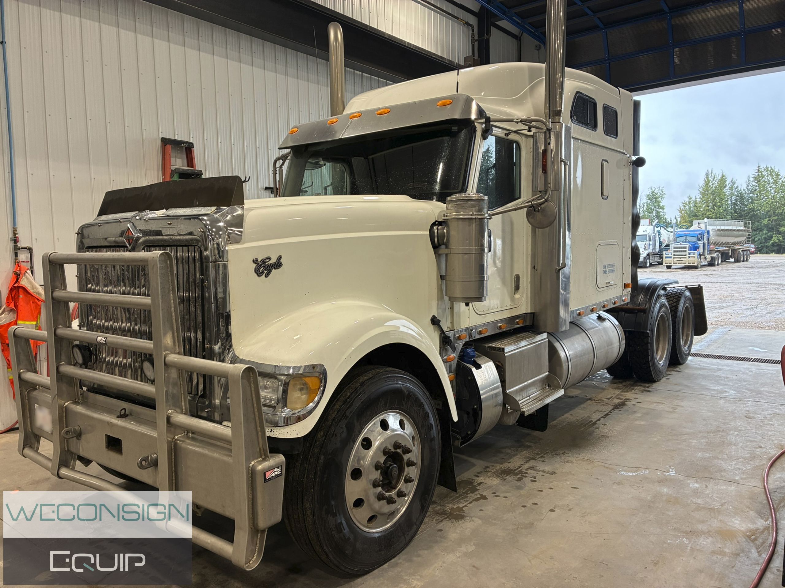 Used 2015 International Eagle Sleeper Truck