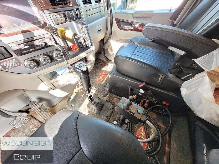 Used 2019 Peterbilt 367 Tandem Roll Off Truck