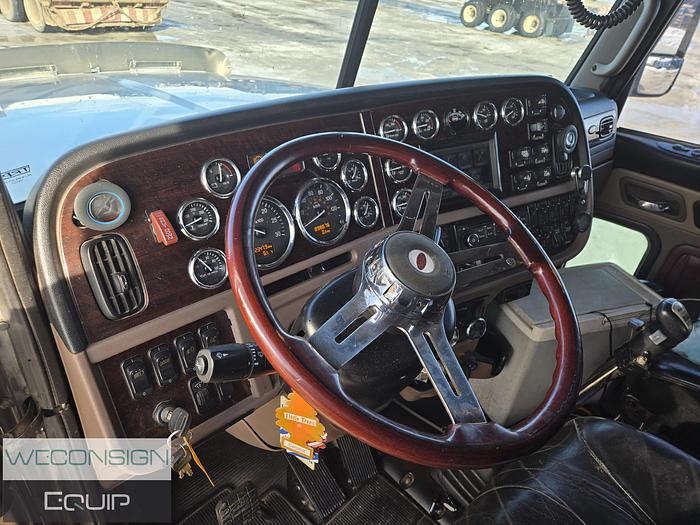 Used 2013 Peterbilt 367 Sleeper Winch Truck