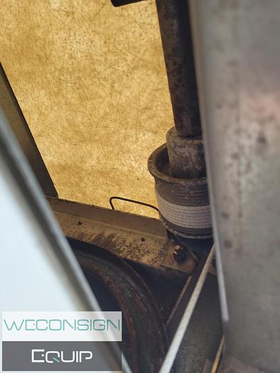 Used 2011 Isuzu NPR 18' Box/Van