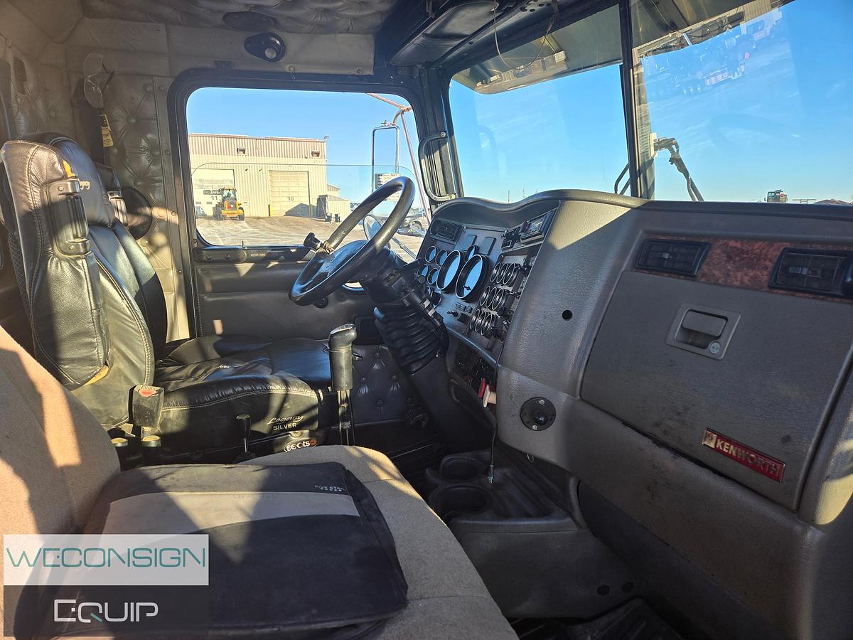 Used 2006 Kenworth C500B Bed Truck