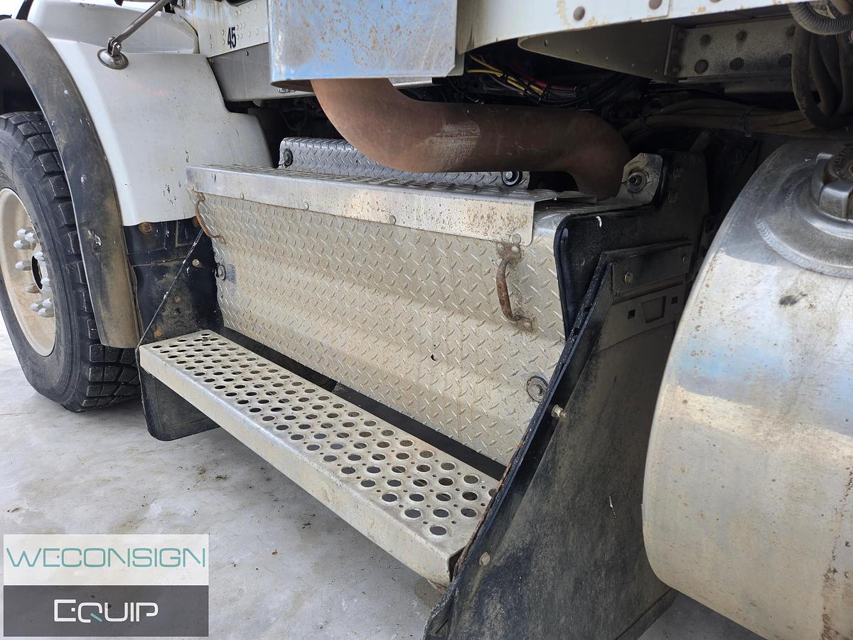 Used 2013 Kenworth T800 Winch Truck